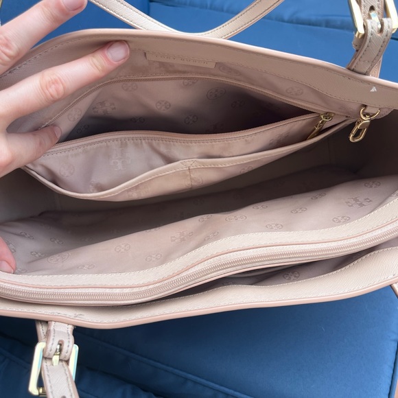 SOLD 🎉🎉Tory Burch tote - Picture 4 of 5